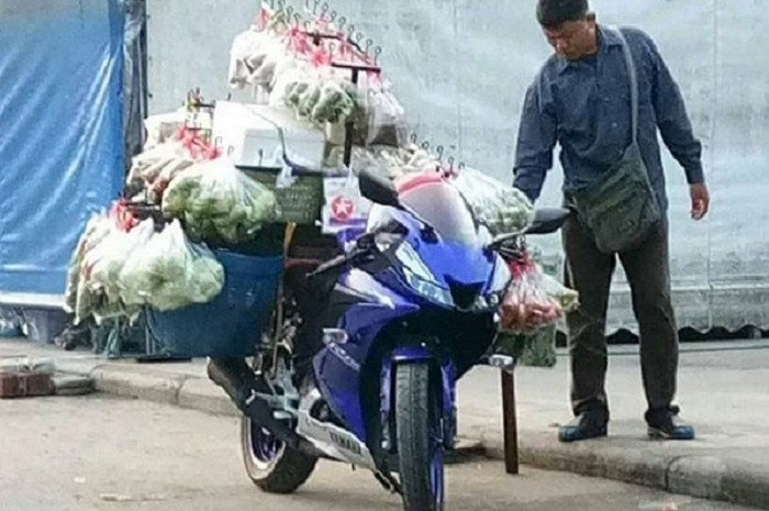 Tukang sayur zaman now, jualan naik Yamaha R15