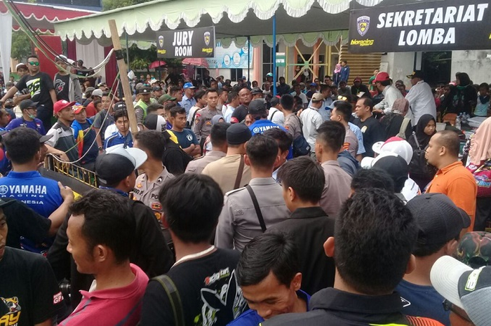 Tim Yamaha Bahtera ajukan protes.