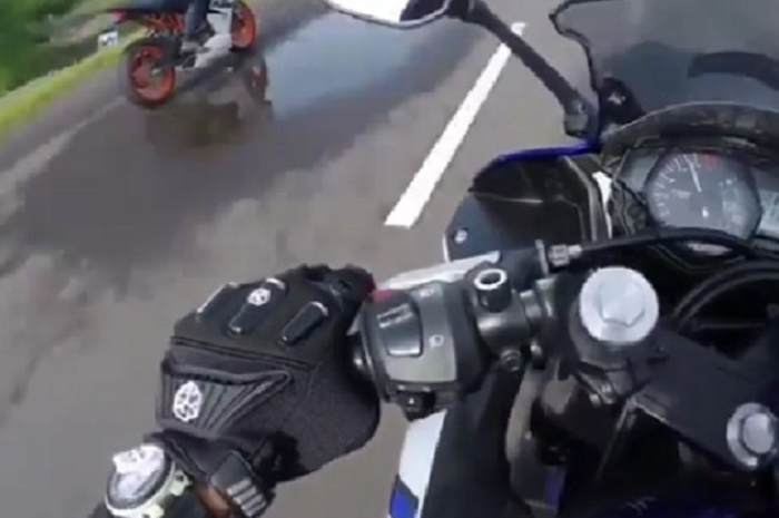Video balapan KTM RC250 lawan YZF R25.