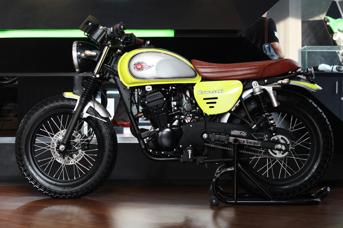 Kawasaki W175 Flat Tracker Yellow Lime