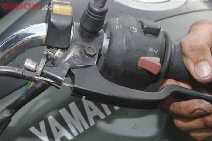 Ilustrasi kabel kopling pada motor