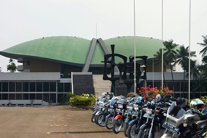 Olah digital RX-King parkir di Gedung DPR RI