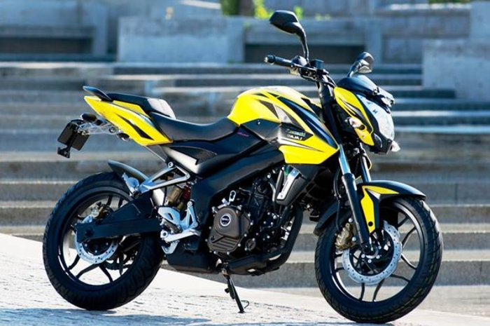 Foto ilustrasi. Motor Bajaj seperti Pulsar 200NS ada logo Kawasaki, ternyata ini alasannya.