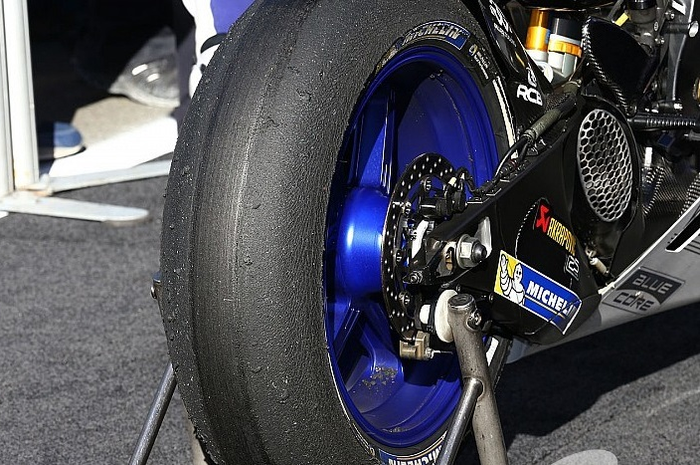 Ban belakang Michelin.
