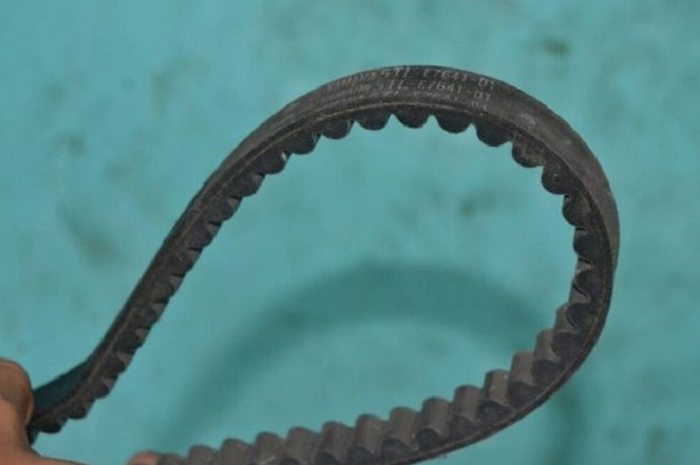 Kenali tanda-tanda vanbelt motor matic akan putus.