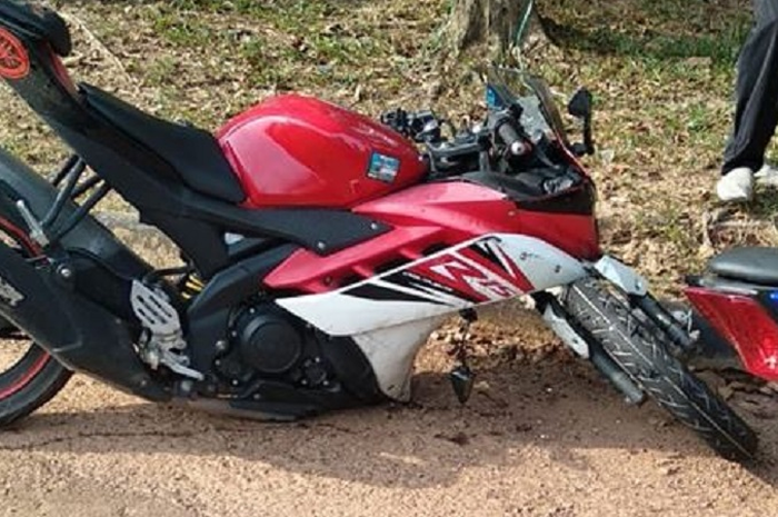 Sokbreker depan R15  patah