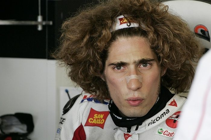 Marco Simoncelli. Hari Ini Tepat 9 Tahun Meninggalnya Marco Simoncelli, Pembalap Fenomenal yang Wafat di Usia Muda