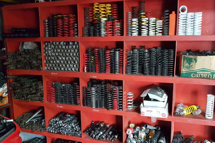 Ragam part sokbreker custom di bengkel Joko Shock Jaya
