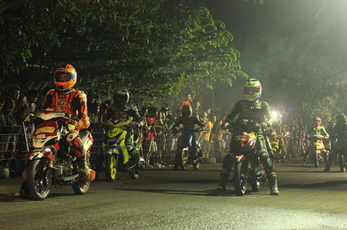 Gelaran balap motor malam hari dalam ajang Super Adventure Night Road Race 2018