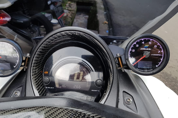 Indikator tambahan rpm meter, voltmeter dan temperatur di Yamaha NMAX