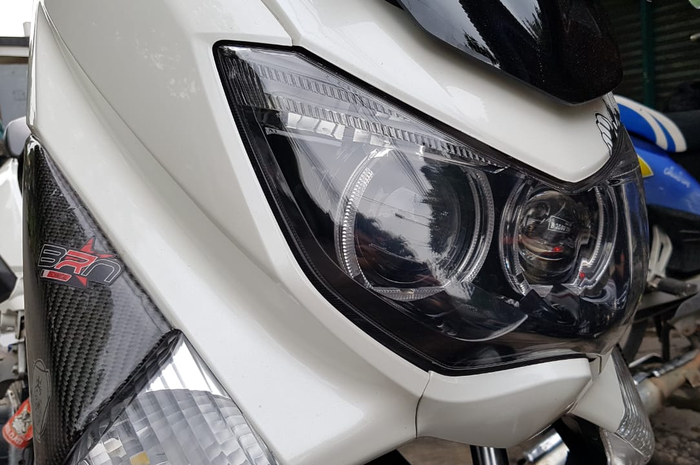 Yamaha NMAX dengan projector headlamp