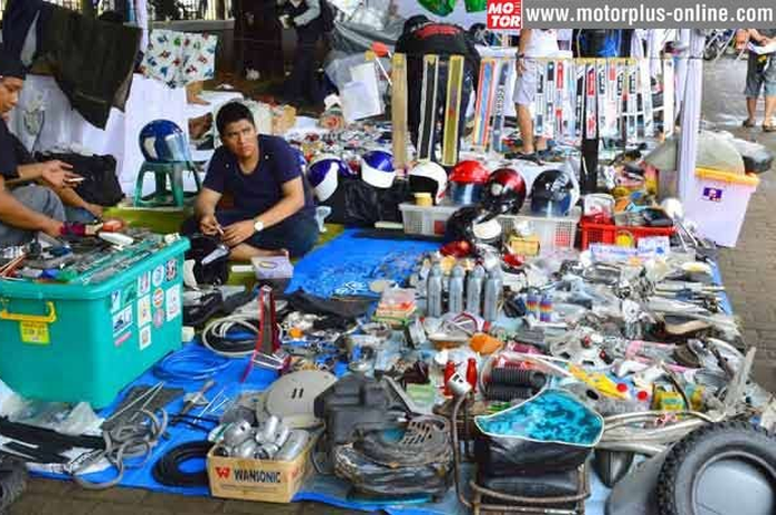 Akhir tahun yang mau beli segala macam kebutuhan motor sobat, rencanakan deh untuk mampir ke Bursa Motor (Burtor) 2014 yang dikerjakan MOTOR Plus.
