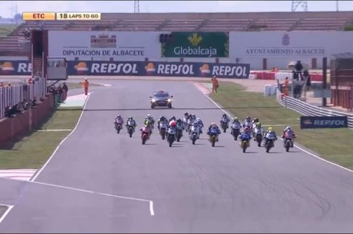 Andi Gilang, pembalap AHRT dari Indonesia, sukses meraih poin dengan finish ke-5 di balapan Moto3 Spanyol