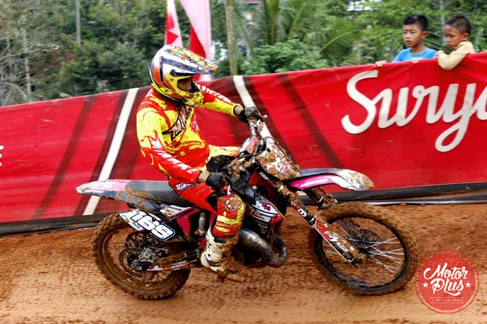 Peracik dapur pacu, sasis dan kaki-kaki Kawasaki Ninja 150 jagonya kota lampung adalah Tiko dari Tik Racing