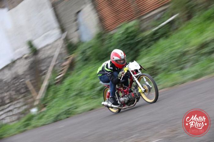 Petugas security ini doyan ngebut