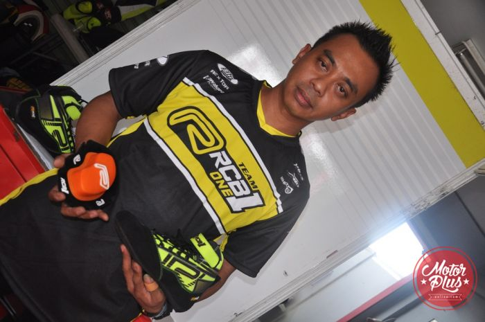 Ada brand apparel baru dari Bandung, Jawa Barat nih bro! Mereknya RCB1 Racing. 