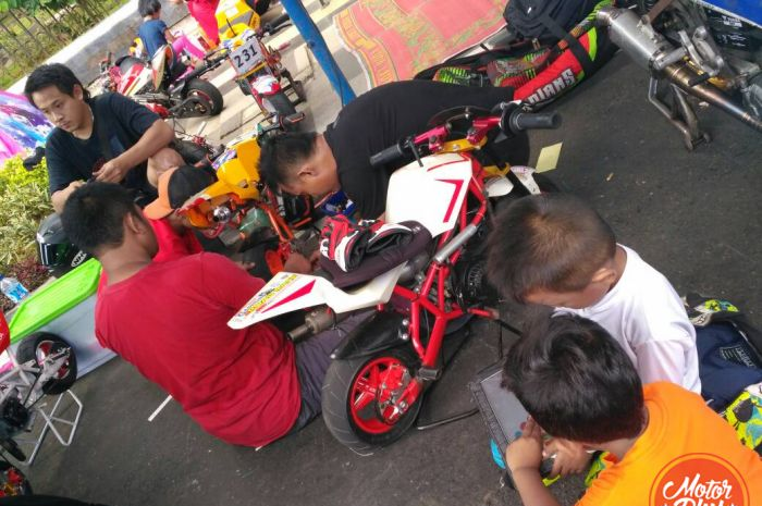 Ada 5 peserta MiniGP dari 250 starter yang ikut event Gadhuro Road Race Open Championship 2017 Putaran 2, Sabtu 20/5 ini. 


