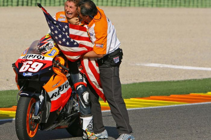 Sebagai juara dunia MotoGP 2006, Nicky Hayden menorehkan banyak prestasi. Berikut ini fakta prestasi Hayden di 2006.
