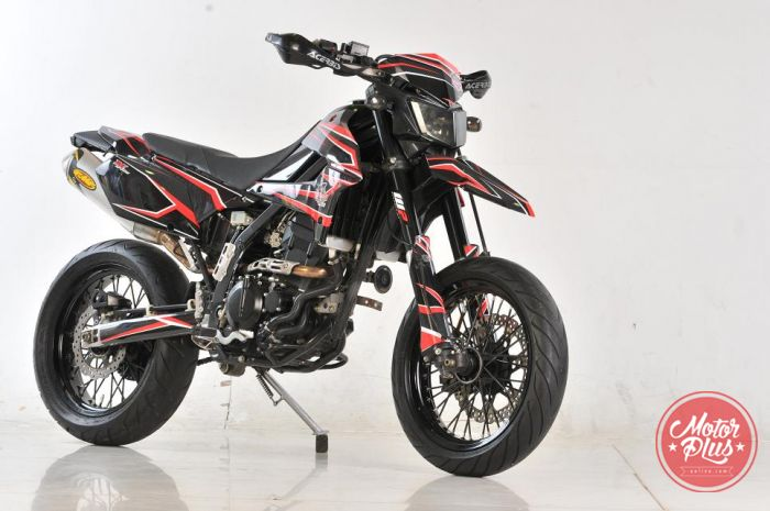 "Jadi, ubahannya gak banyak, paling main di part dan decals saja,” ucap Dion Saputra, pentolan DS Graphics