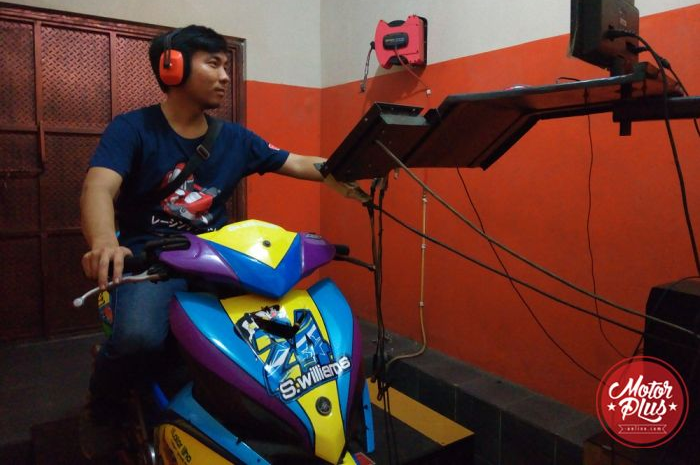 Sering ikut ajang fun race, bikin Silvester Williams, pemilik Yamaha New Jupiter MX 135 ini, jadi ketagihan. 