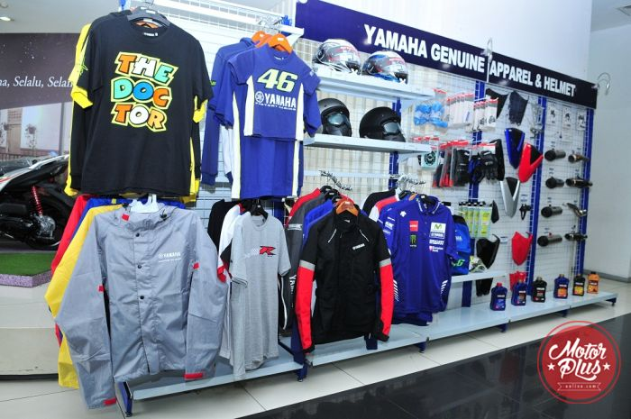 Chintya yang punya wajah manis menambahkan, apparel spesial untuk Yamaha Aerox ataupun Yamaha XMAX yang sedang booming memang belum tersedia. 