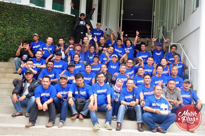 Ada slide foto yang ditayangkan pihak panitia, membuat anggota yang hadir kembali pada memori di zamannya