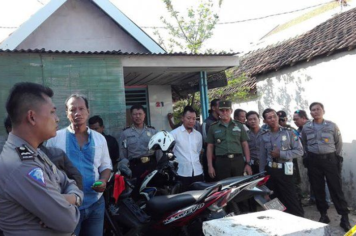 Agus Tri Mulyono yang merupakan warga Surabaya Senin kemarin (19/6) dibekuk densus 88 di Tanah Merah II, Tanah Kalikedinding Kenjeran Surabaya