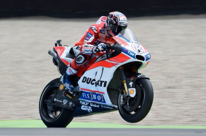 Tiga pembalap MotoGP, Marc Marquez, Andrea Dovizoso dan Maverick Vinales saling tikam dan mempertajam waktu di free practice 1 MotoGP, Sanchsenring, Jerman (30/6).