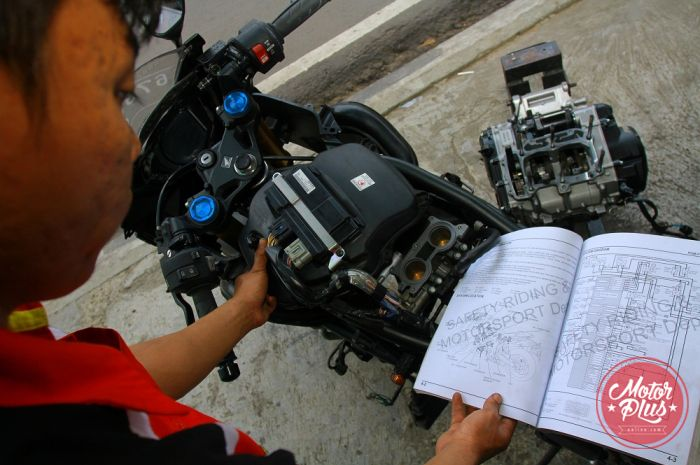 ECU yang akan mengolah data-data dari komponen yang bertugas sebagai sensor
