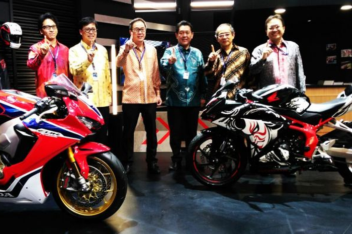 PT Astra Honda Motor (AHM) mulai memasarkan motor flagship supersport terbaru, Honda CBR1000RR Fireblade yang dikembangkan dengan konsep Next Stage Total Control untuk menyempurnakan kesenangan 