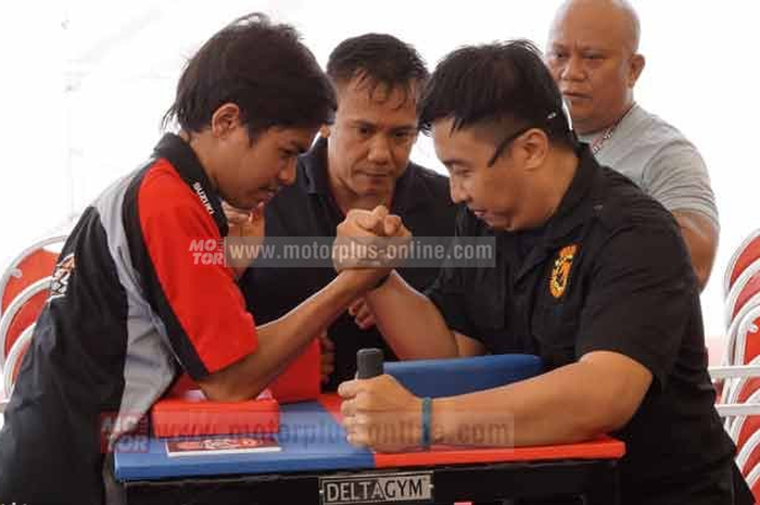 Sutra kondom yang ikut buka booth di BurTor 2016 di Gelora Bung Karno, Jakarta, sejak kemarin (24/9) sampai hari ini