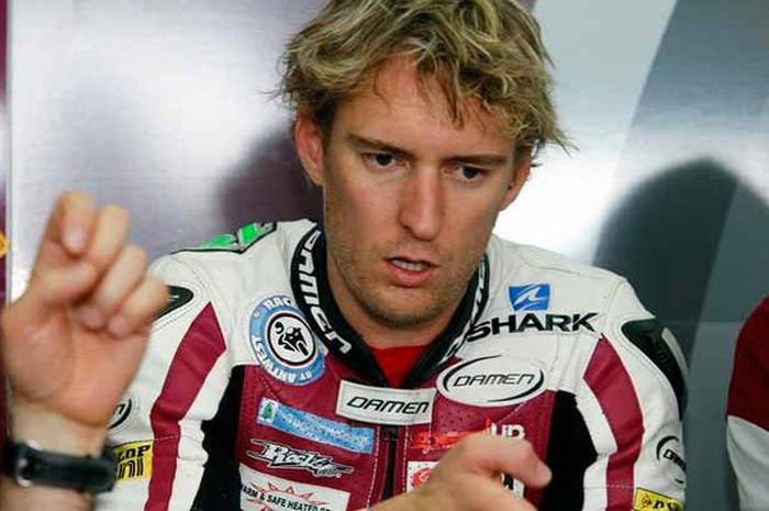 Kasus yang melanda Anthony West di Moto2 Perancis pada 20 Mei 2012, ternyata berimbas pada upayanya untuk meraih hasil terbaik hingga musim kompetisi Moto2 2013.