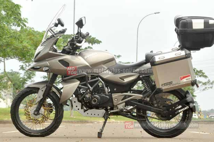 Baik dari segi bentuk maupun performa, Ducati Multistrada memang jempolan. Banyak bikers yang kepincut motor ini, termasuk Bro Agung Kustian Septiadi. Namun karena banderol motor asal negeri pizza Italia itu ‘lumayan’, apa mau dikata doi cuma bisa gi