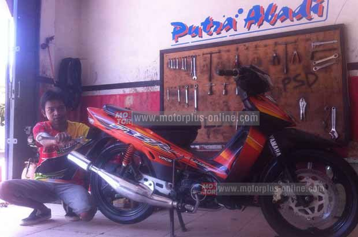 Hey two stroke lover, ada nih bengkel spesialis 2-tak yang cocok jadi rujukan buat bro en sist yang punya besutan berasap. Ada bengkel Putra Abadi yang layani service dan tune up Yamaha F1ZR.