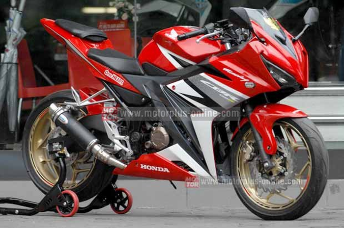 Lagi-lagi Honda Delta Sari Agung (DSA) yang beralamat di jalan A Yani no 5 Sidoarjo, Jawa Timur mengeluarkan bodi kit keren buat All New Honda CBR150R. Kali ini bodi kit hanya sebatas minimalis dan terlihat seperti face lift saja.