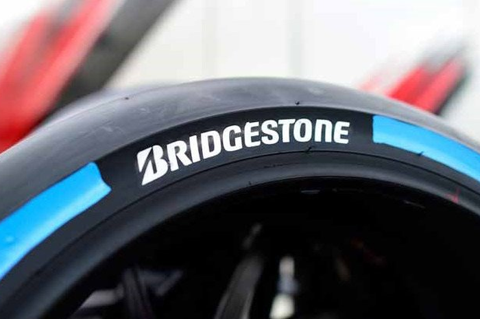 Musim ini untuk pertama kali ban depan asimetris dari Bridgestone dipakai di MotoGP Sachsenring Jerman. Race MotoGP Jerman berlangsung minggu ini