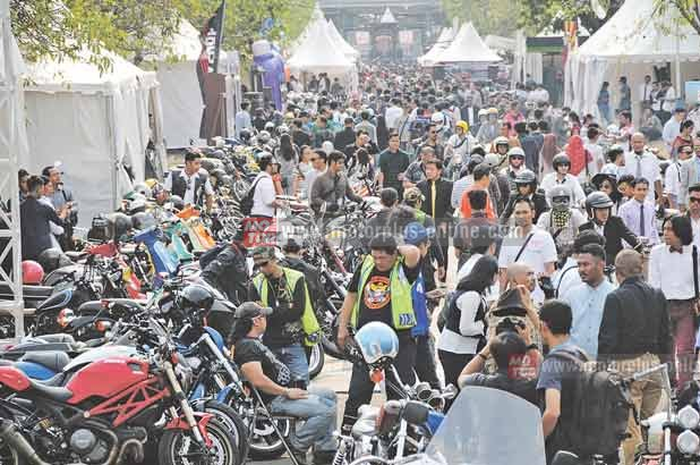 Bursa Motor alias BurTor garapan MOTOR Plus kembali dipentas. Tepat pada 24-25 September di Parkir Timur Gelora Bung Karno (GBK), Senayan, Jakarta Pusat. Di sini tempat bertemu dan berkumpulnya komunitas sepeda motor dari semua elemen di Indonesia me