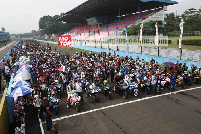 Event Yamaha Sunday Race 2016 telah memasuki seri kedua. Hajatan ini digelar hari ini dan Minggu (23-24/4). Tercatat sebanyak 207 starter yang akan berlaga di 8 kelas yang digelar untuk seri kedua kali ini