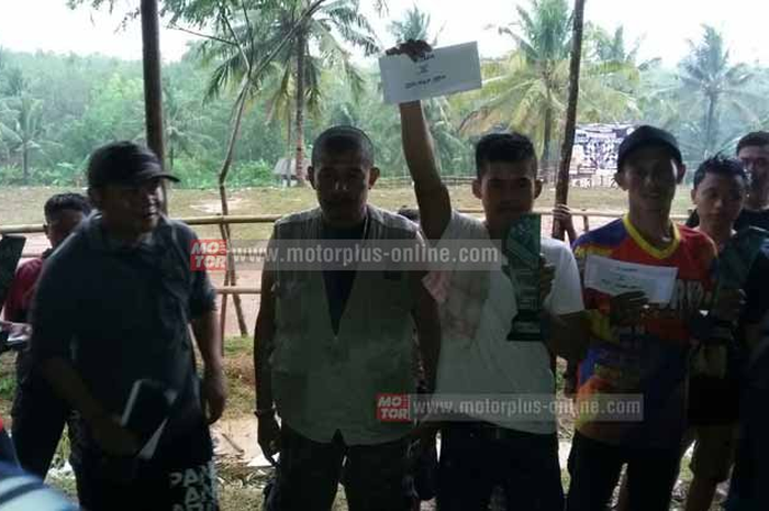 Balap garuk tanah yang dilaksanakan di Sirkuit Viernida, Cipatujah, Tasikmalaya, Jawa Barat pada Hari Minggu (12/02), dikuasai tracker pribumi.