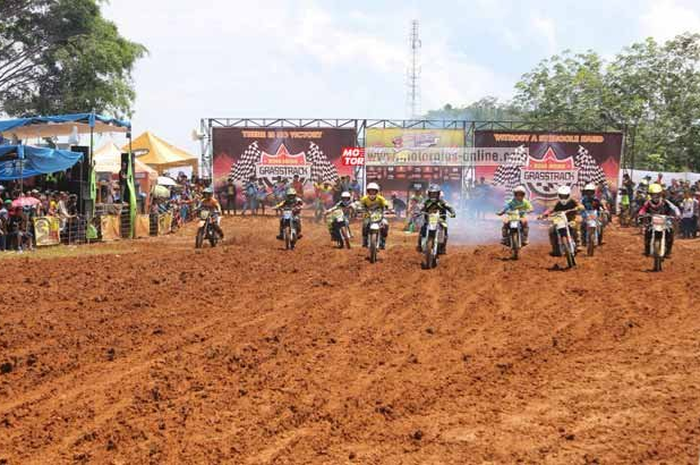 Ajang gelaran balap cakar tanah bertajuk Bina Muda Grasstrack Open Series (BMGOS) 2016, berlangsung di Sirkuit Bina Muda, Gunung Bitung, Cianjur, Jawa Barat, (30-31/1). Hasil lomba Bina Muda Grasstrack Open Series Cianjur