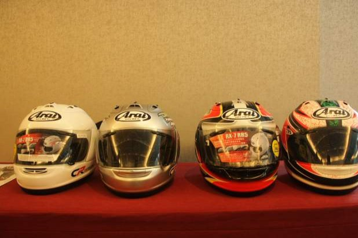 PT Putra Prima Glosia atau lebih dikenal dengan Cargloss secara resmi dipilih sebagai distributor helm Arai untuk Indonesia. Bertempat di  Hotel JS Luwansa, Jakarta Selatan, Selasa lalu (21/10), Cargloss menyatakan bulan ini mereka akan memasarkan he