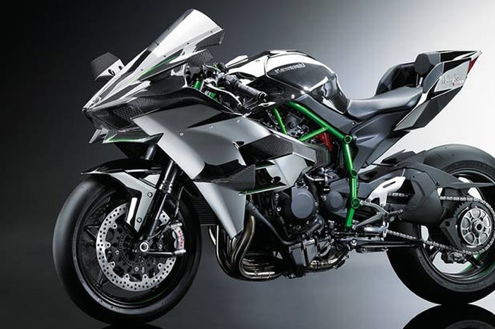 Akhirnya, Kawasaki Ninja H2R turun balap. Kawasaki Ninja H2R turun balap di Isle of Man TT alias balapan TT Island. Balapan TT Island akan berlangsung Mei. Kawasaki Ninja H2R turun balap akan digunakan Chris Walker, legendanya