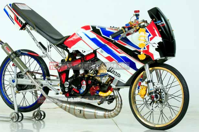 Bak kopling bolong di Kawasaki Ninja 150R racing look diaplikasi Noval Vidianza dari bengkel Racing Style Modified (RSM). Tentu ini jadi terobosan baru di dunia modifikasi.