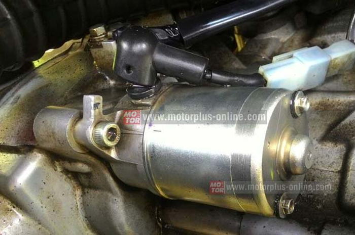Kalau sobat suka mengalami starter Yamaha NMAX terasa sulit, bisa kompres dengan lap basah biar NMAX mudah starter.