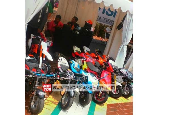 Thx brother MiniGP yang sudah mau ngeramein Burtor 2015 yang berlangsung dua hari (26-27/9) di Senayan. Komunitas Motor MiniGP perdana di Burtor ke-3 atau sah komunitas MiniGP jadi salah satu komunitas yang baru gabung ke Burtor.