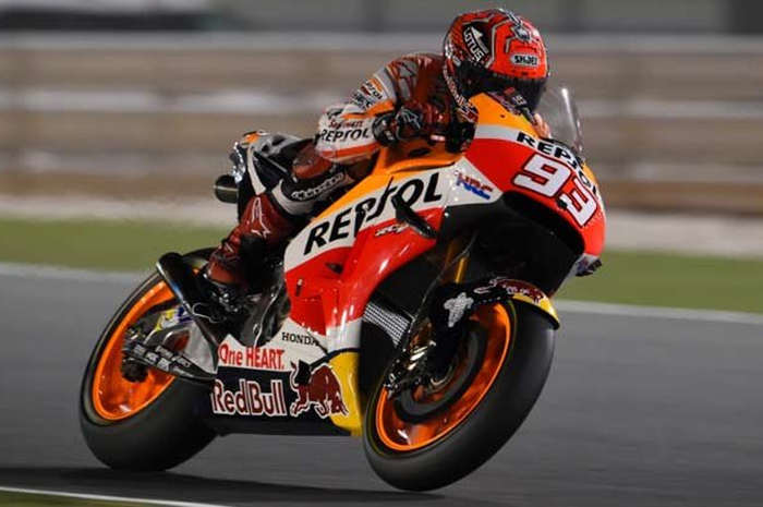 Di sesi free practice kemarin (17/3) MotoGP Qatar Marc Marquez tidak bisa bergerak dari posisi ke-8. Selisih waktunya 0,8 detikan dengan Jorge Lorenzo sebagai rider yang tercepat di latihan resmi pertama MotoGP Qatar. Diduga Marc Marquez diserang mas