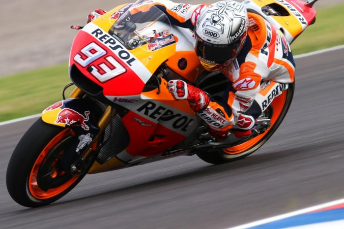 Pembalap Repsol Honda Marc Marquez mencatatkan dirinya sebagai fastest lap di latihan resmi keempat MotoGP Argentina menjelang sirkuit disiram gerimis