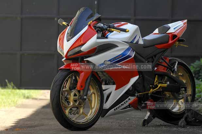 Lent Automodified Probolinggo yang masih setia dengan pembuatan bodi kit, tidak heran jika pandangan All New Honda CB150R menjadi target modifikasi Adhi Wicaksono untuk pembuatan bodi kit berfairing. Rujukannya adalah Honda CBR1000, tapi PR Adhi adal