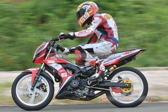 Panji mekanik andalan tim ART Kalimantan Barat hanya membutuhkan injector milik Honda CB150R untuk dipasang pada Honda All New Sonic 150R, dibikin double injector dengan tambahan 1 injector lagi milik Honda CB150R untuk menghasilkan pengabutan bahan 