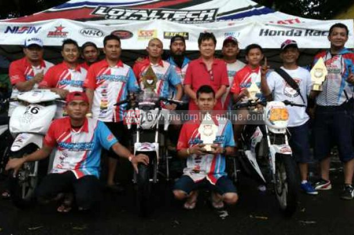 Race seri final Honda Dream Cup (HDC) berlangsung di GOR Satria, Purwokerto, hari ini (27/11). Di luar dugaan, M Nurgianto keluar menjadi juara umum kelas HDC 1. Padahal, sebelumnya Anto hanya menempati posisi 3 klasemen tertinggal 13 poin dari Anggi